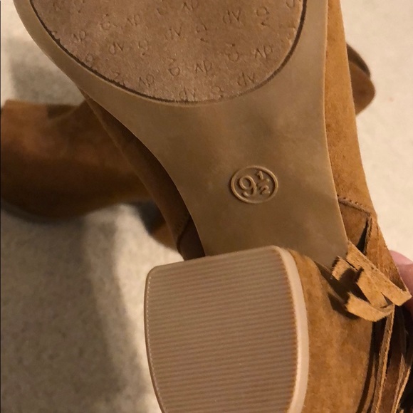 boots - Picture 2 of 3